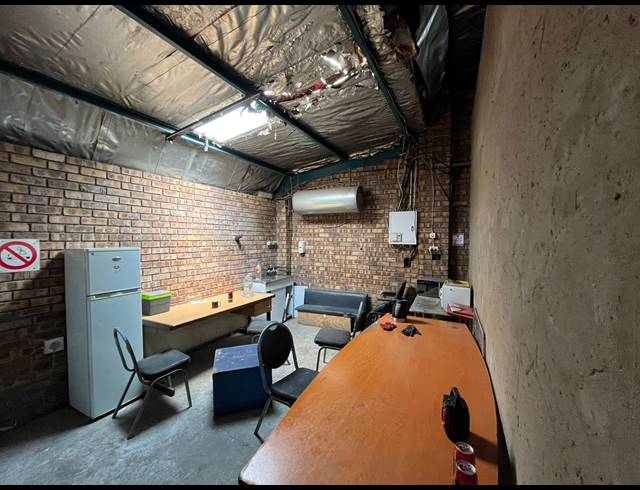 600M² WAREHOUSE FOR SALE IN DAGGAFONTEIN